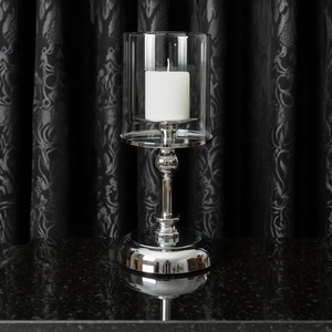 Élégant porte-bougie en métal doré avec un abat-jour en verre transparent, parfait pour une décoration de table et une ambiance élégantes - Product Image 6