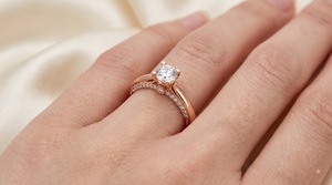 Anillo de Compromiso Solitario de Oro Rosa de 14K con Diamante Cultivado en Laboratorio de 0.50 Quilates, Certificado IGI, Engaste Oculto, Regalo Clásico de Aniversario - Product Image 5
