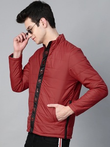 Blouson matelassé rouge pour homme, col montant, fermeture éclair frontale, coupe ajustée décontractée, coupe-vent, pour l'automne, couleur unie, rembourrage en polyester - Product Image 4