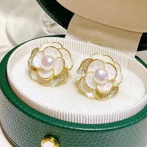 Boucles d'oreilles vintage classiques en perles d'eau douce de 6 à 7 mm, forme de fleur de camélia tridimensionnelle, argent pur - Product Image 2