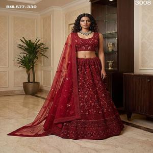 ชุดเลเฮนกา โจลี และผ้าคลุมไหล่สุดหรู สีสันสวยงาม พร้อมงานปักดิ้นดิ้นแดง จากซูรัต - Product Image 1