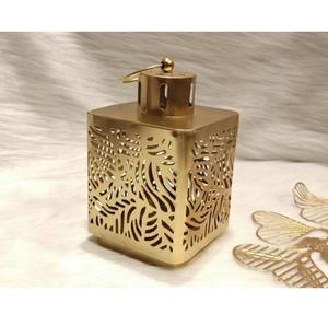 Ensemble de 2 porte-bougies métalliques minimalistes pour un design moderne et épuré, lanterne dorée pour la décoration de Noël à la maison - Product Image 4