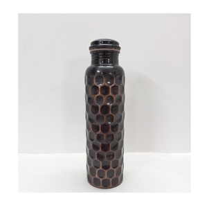 Bouteille d'eau en cuivre pur, faite à la main, bouteille ayurvédique réutilisable pour la maison, le bureau, les voyages, la salle de sport, la remise en forme et l'usage quotidien - Product Image 4