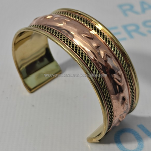 Brazalete Abierto Ajustable de Latón y Cobre, Hecho a Mano, Moderno, Ecológico, Apilable, Regalo de Bautizo y Aniversario para Mujer - Product Image 5