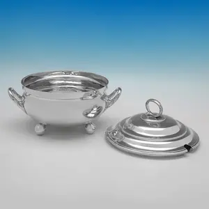 Elegante y Duradera Cacerola de Acero Inoxidable |   Diseño Clásico Antiadherente para Uso Doméstico y en Restaurantes - Product Image 3