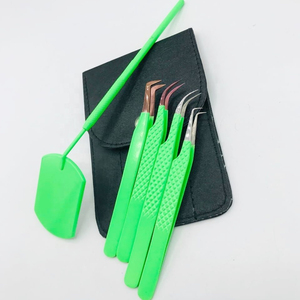 Ensemble de pinces à cils de précision en acier inoxydable vert, pointe lisse, design ergonomique pour l'application et le retrait de faux cils - Product Image 3
