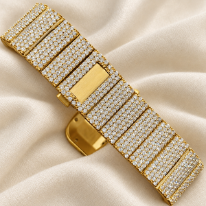 นาฬิกาข้อมือ Raj Gems Luxury Square Diamond หน้าปัดอนาล็อก แสดงวันที่ รุ่น Unisex ขนาด 40 มม. เครื่องจักรกล ตัวเรือนสแตนเลสคุณภาพสูง สายรัดแบบ Butterfly Clasp - Product Image 3
