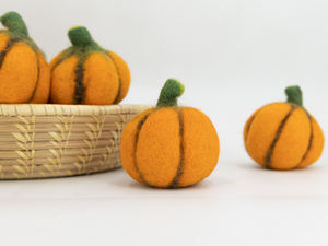 Adorno de calabaza de fieltro de lana de 6 cm para Halloween, juguete de fieltro hecho a mano con forma de vegetal, decoración espeluznante, guirnalda de calabazas, venta al por mayor a granel - Product Image 6