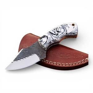 Couteau de chasse artisanal en acier carbone avec manche en résine, lame fixe, couteau de camping d'extérieur avec étui en cuir - Product Image 1