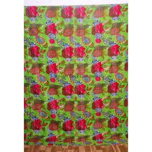 Manta Larga de Algodón Reversible con Estampado Floral, Hecha a Mano, Ecológica, Estilo Vintage Kantha, para el Hogar - Product Image 1