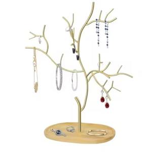 Support à bijoux en métal au design attrayant pour colliers et boucles d'oreilles - Product Image 1