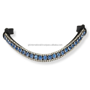 Diadema de cuero negro inglés personalizada con cristales de tres filas de todos los tamaños y pedrería decorativa, disponible en tallas full y cob. - Product Image 1