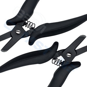 Pince coupante micro-anneaux en acier inoxydable pour extensions capillaires à la kératine, outil de retrait antidérapant à poignée noire, usage commercial durable - Product Image 4