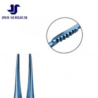 Pinces à suture D&K 4 1/2 pouces, tiges droites 0,12 mm, 1x2 dents, plateformes de ligature 6,0 mm, poignée ergonomique ronde en titane