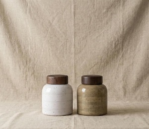 โถเก็บของเคลือบลายจุดทันสมัย พร้อมฝาไม้ปิดสนิท งานแฮนด์เมด ดีไซน์หรูหรา ใช้จัดระเบียบบนเคาน์เตอร์ จัดเก็บของในครัวอย่างชาญฉลาด - Product Image 4