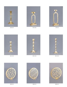 Ensemble de 4 bougeoirs en métal de style nordique de luxe, accessoires de décoration de table de mariage, finition dorée, décoration moderne faite à la main - Product Image 5