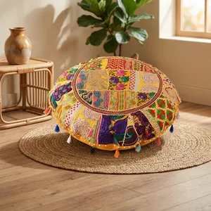 Cojín grande redondo para meditación con funda bordada de patchwork. - Product Image 1