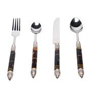 Ensemble de couverts élégants en acier inoxydable pour cuisine et salle à manger, avec surface polie de qualité supérieure pour une mise en place moderne de la table