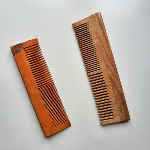 Peigne à barbe en bois au design sculpté de qualité supérieure, peigne à cheveux naturel, anti-statique, outil de coiffage avec emballage cadeau - Product Image 1