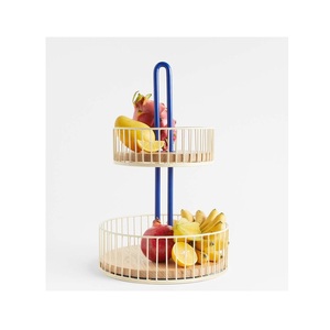 Panier à fruits moderne en fil métallique avec poignée, design empilable pour le rangement de cuisine - Product Image 1