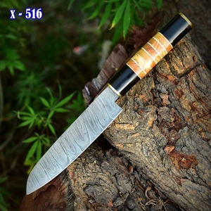 Couteau de chef artisanal en acier Damas de haute qualité, manche en bois ambidextre, finition polie, compatible lave-vaisselle - Product Image 1