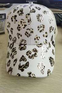 Gorra de béisbol tipo trucker de malla ajustable Ponycap Messy High Bun Ponytail, de algodón lavado y desgastado, estilo Dad Hat con diseño de leopardo cruzado - Product Image 3