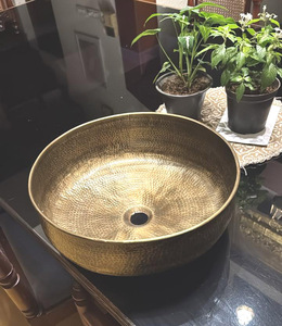 Lavabo de Latón Delicate Metals DS-181, Acabado Martillado en Latón Antiguo, Redondo de 40CM, Lavabo Tipo Vaso para Baños de Lujo - Product Image 3