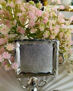 Bandeja Decorativa con Acabado Dorado, Bandeja de Diseño con Acabado Plateado, Bandeja Moderna para Servir Alimentos Secos y Bocadillos, Acabado en Latón y Plata - Product Image 1