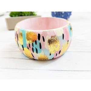 Accessoires de mode ethniques faits à la main, bracelets en bois à motifs floraux - Product Image 4