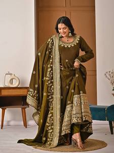 Ensemble de robe Anarkali en soie vert olive, broderie dorée, tenue ethnique pour mariage, style pakistanais - Product Image 2