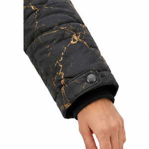 Veste parka d'aventure pour femmes, avec tissu résistant à l'eau, capuche en fausse fourrure et construction durable pour les températures froides - Product Image 4