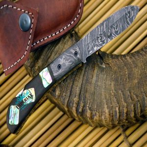 Cuchillo de caza de acero de Damasco con hoja de punta caída, borde serrado, mango de micarta e incrustaciones de marfil - Product Image 5