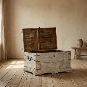 Mesa de centro vintage de madera recuperada con herrajes metálicos para dormitorio, sala de estar, comedor, estilo rústico - Product Image 4