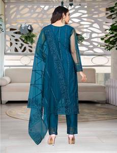 Ensemble Kurti, pantalon et dupatta pour femme avec broderie en filet et doublure en mélange de soie |   Costume de soirée à manches longues - Product Image 4
