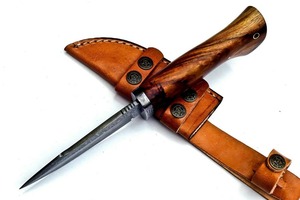 Cuchillo de Camping Hecho a Mano con Acero de Damasco, Hoja Recta, Mango de Madera, Funda de Cuero de Grado Industrial - Product Image 5