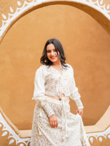 Robe midi bohème en dentelle blanche avec broderie florale, robe d'été lavable 100% coton, coupe trapèze, tenue de plage féminine, robe de villégiature - Product Image 4