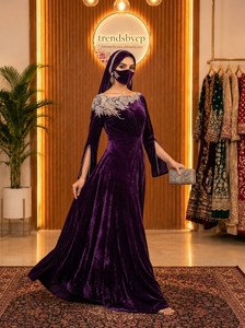 Vestido Kaftan de Terciopelo Premium de TrendsbyCp con Bordado de Lujo |   Ropa de Noche Elegante y Modesta Personalizada - Product Image 4
