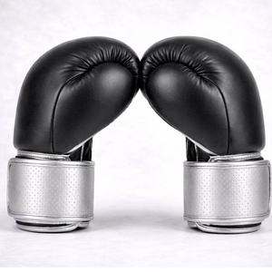 Gants de boxe LOGRO INDUSTRIES en cuir noir et gris uni, fermeture auto-agrippante, logo personnalisé en relief, entraînement, sparring, poignet durable - Product Image 3