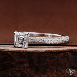 แหวนเพชรทรง Asscher 1 กะรัต เพาะเลี้ยงในห้องปฏิบัติการ ดีไซน์สามแถวแบบ Pave Band สไตล์วินเทจ รูปทรงเรขาคณิต สำหรับเจ้าสาว ทำจากทองคำขาว 10K - Product Image 3