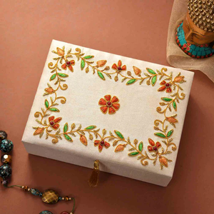 Boîte à bijoux de luxe brodée avec perles et tissu, décoration d'intérieur, taille personnalisée par Whimsy Art Craft - Product Image 2