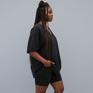 Artículo en Oferta: Conjunto de 2 Piezas para Mujer, 100% Algodón, Color Sólido, Camiseta con Cuello en V y Pantalones Cortos Holgados con Hombros Caídos - Product Image 5