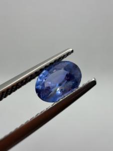 Zafiro Azul Real Natural, Corte Ovalado, 1.18ct, 7x5.5x4mm, Gema Suelta Facetada, Tratada con Calor de Ceilán, con Juego de Color, para Joyería - Product Image 1