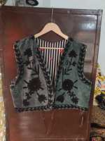 Gilet en velours de coton brodé Suzani bohème pour femme, fait main, motif floral ethnique, sans manches, léger, vêtement d'extérieur