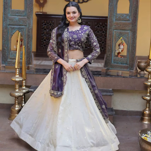 Lo Último en Vestidos de Boda Indios para Mujer con Lehenga Choli y Dupatta de Diseñador, Ideal para Ceremonias de Compromiso y Funciones Sangeet - Product Image 1