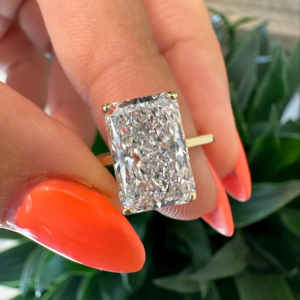Anillo de Diamante Corte Radiante en Oro Amarillo, Diseño Solitario Elegante, Brillo Brillante, Joyería Fina de Lujo, Anillo de Compromiso para Mujer - Product Image 1