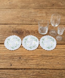 Serviettes de cocktail personnalisées en lin blanc 100% pour la maison, brodées de fleurs blanches, bordure festonnée, durables et réutilisables, idéales pour les avions, vente en gros - Product Image 4