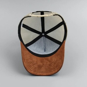 หมวกเบสบอลหนังกลับห้าชิ้นส่วนปักโลโก้ตามสั่ง สำหรับผู้ชายและผู้หญิง รุ่นสปริงและซัมเมอร์ หมวกตาข่ายสไตล์คนขับรถบรรทุก สีสันเข้ากัน - Product Image 2