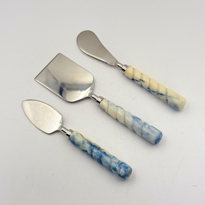Couteau à gâteau en métal de haute qualité avec poignée premium, excellent choix pour les mariages, les anniversaires, les célébrations spéciales. - Product Image 3