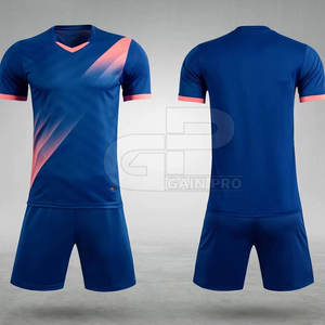 Tenue de football prête pour l'extérieur, tissu léger et à séchage rapide, conçue pour l'entraînement sportif en équipe et le jeu quotidien - Product Image 6