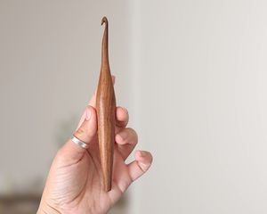 เข็มโครเชต์ไม้ HASAN CRAFT สำหรับเย็บมือ เป็นมิตรกับสิ่งแวดล้อม ปรับความยาวและความหนาได้ คุณภาพพรีเมียม ผลิตด้วยมือ - Product Image 1